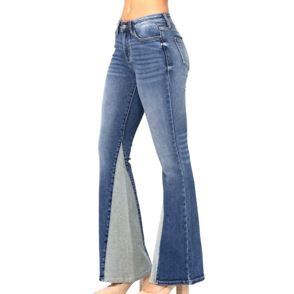 Judy Blue Frankie Two Tone Panel Flare Mid Rise 9/29